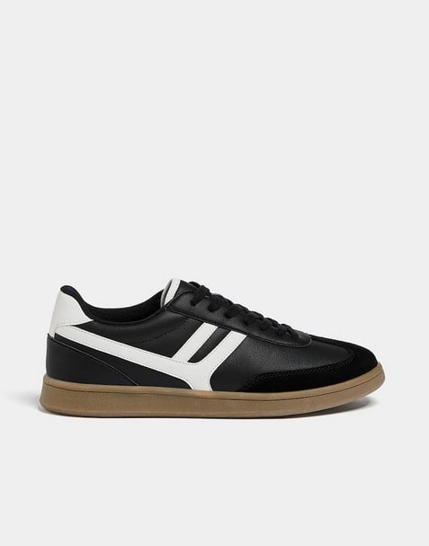 Deja de comprar de marca: Pull&Bear rebaja el clon las Adidas Gazelle que est&aacute;n de moda