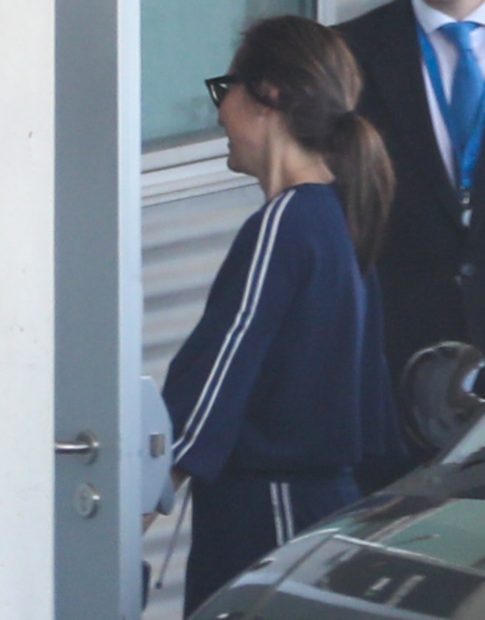 Tamara Falc&oacute; en el aeropuerto de Madrid/ Gtres