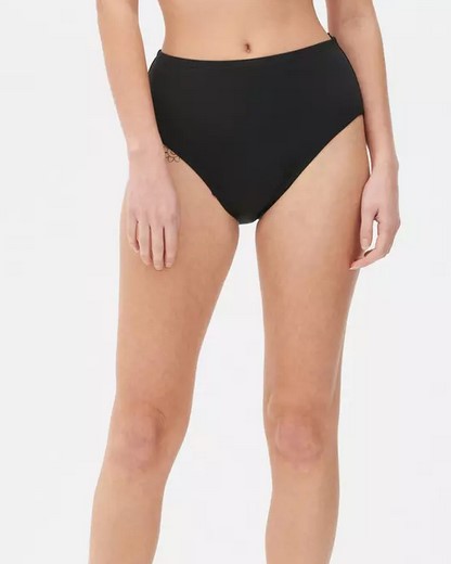 Primark te trae la soluci&oacute;n a tus d&iacute;as de regla: su bikini viral para que vayas c&oacute;moda a la playa en tus vacaciones