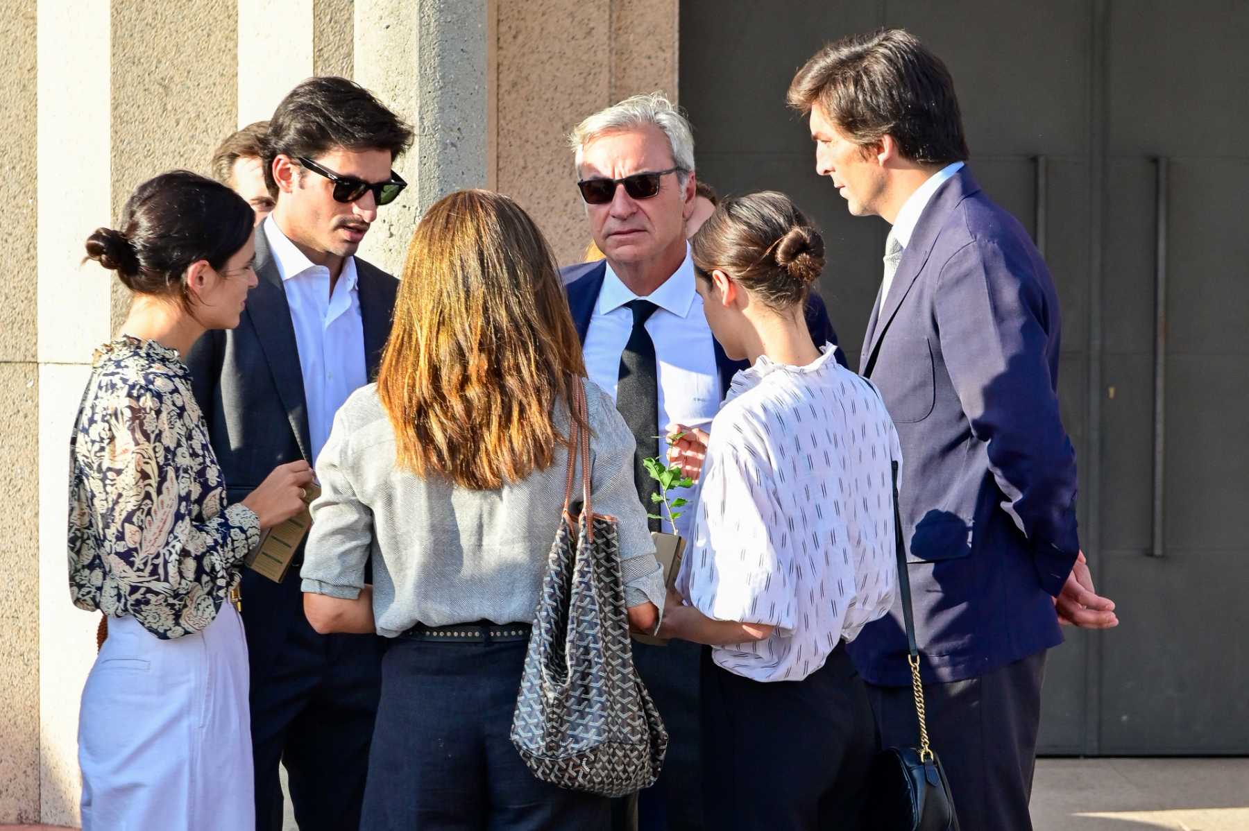 Carlos Sainz en el &uacute;ltimo adi&oacute;s a su padre / Gtres