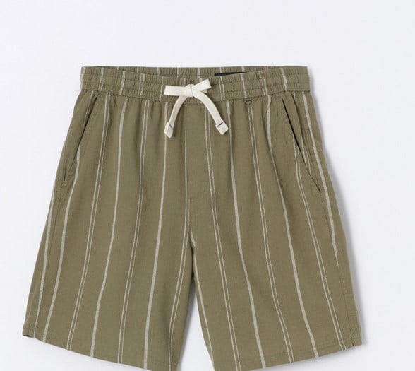 Las prendas de lino de Lefties para ir m&aacute;s c&oacute;moda en verano