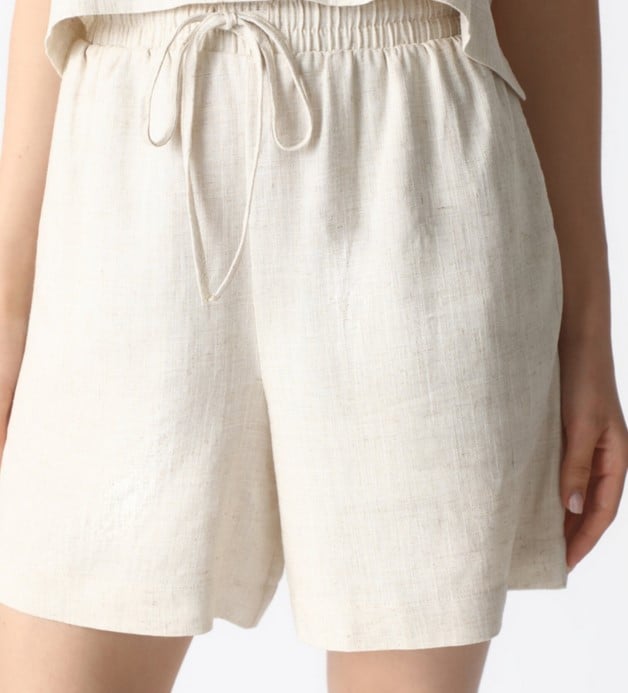 Las prendas de lino de Lefties para ir m&aacute;s c&oacute;moda en verano