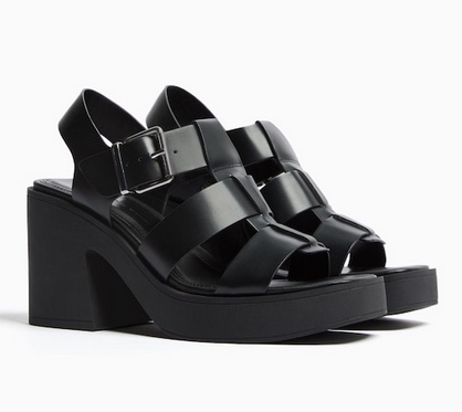 Sandalias de las rebajas de verano de Bershka