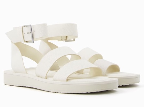 Sandalias de las rebajas de verano de Bershka
