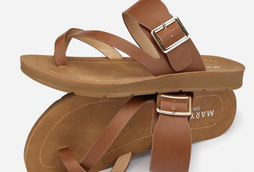 Son comod&iacute;simas, de cuero y con hebilla: las sandalias de Marypaz que tienes que fichar ya
