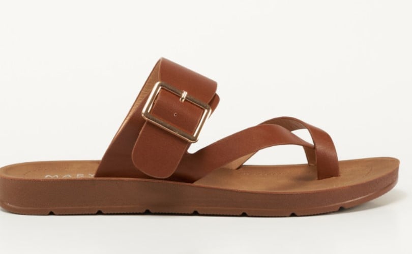 Son comod&iacute;simas, de cuero y con hebilla: las sandalias de Marypaz que tienes que fichar ya
