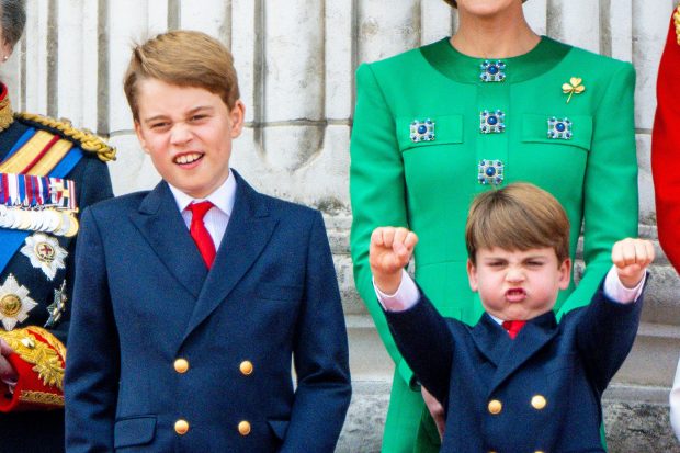 El pr&iacute;ncipe Jorge y el pr&iacute;ncipe Luis en el Trooping the colour / Gtres