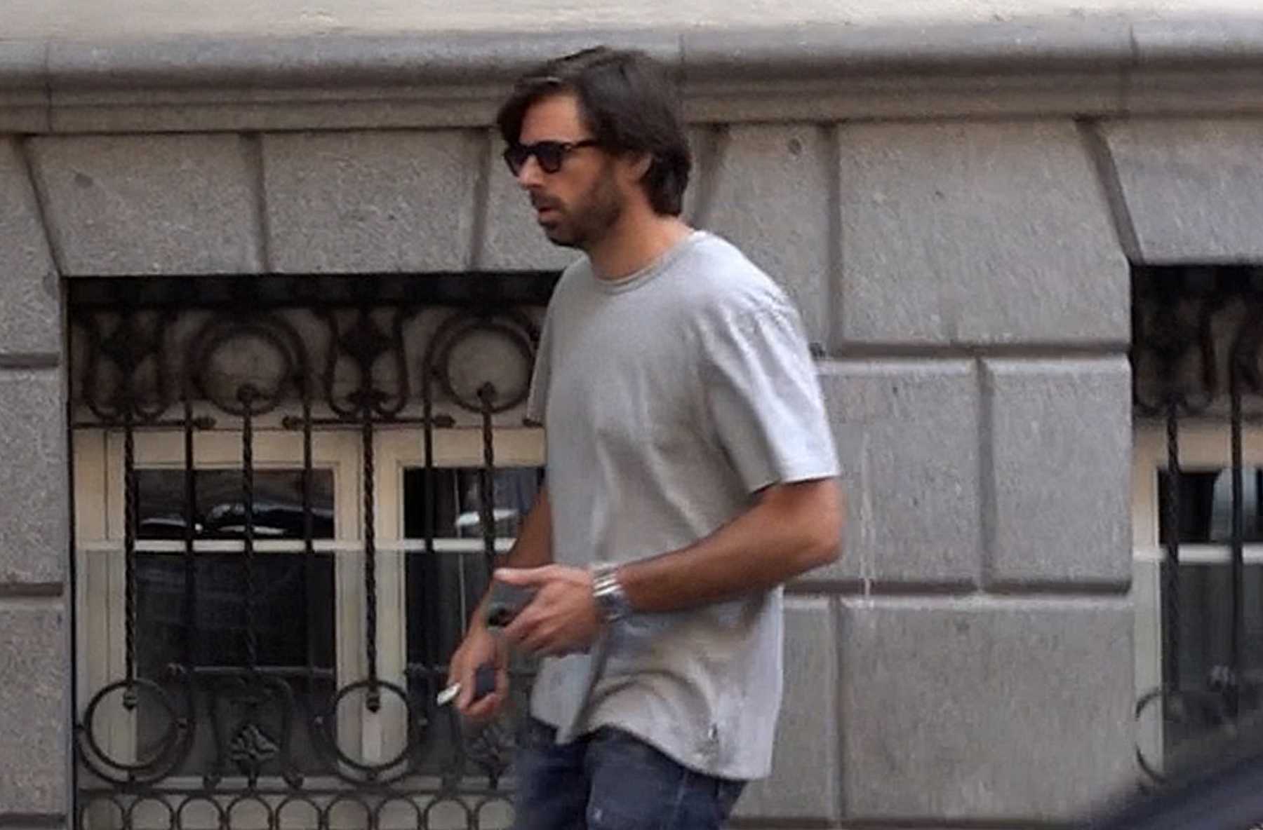 &Aacute;lvaro Falc&oacute; en las inmediaciones de su casa en Madrid / Gtres