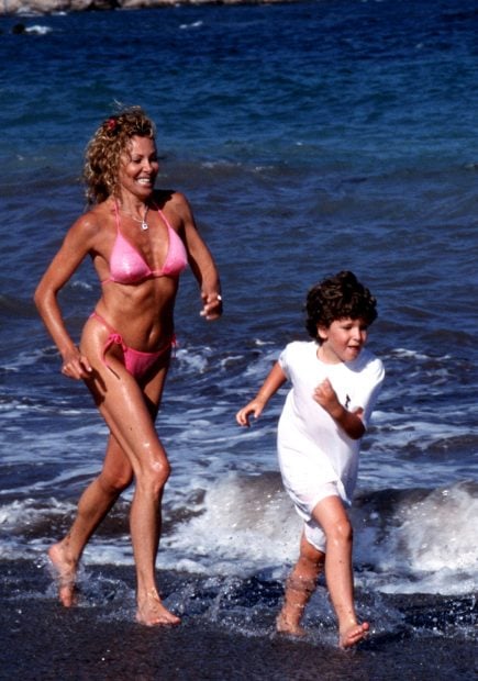 Ana Obreg&oacute;n y su hijo, Aless Lequio, en Mallorca / Gtres
