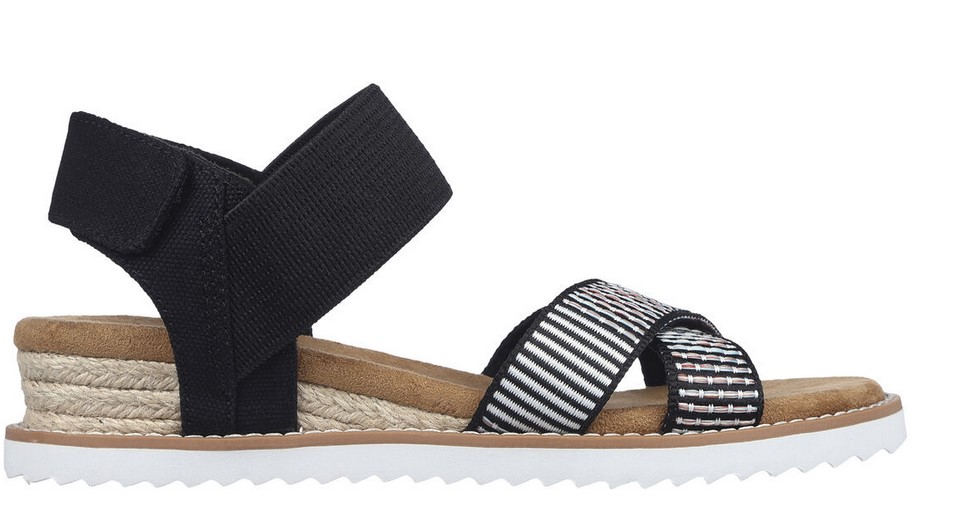 Skechers sorprende con sus sandalias m&aacute;s c&oacute;modas: tienen plataforma, en negro y pegan con todo