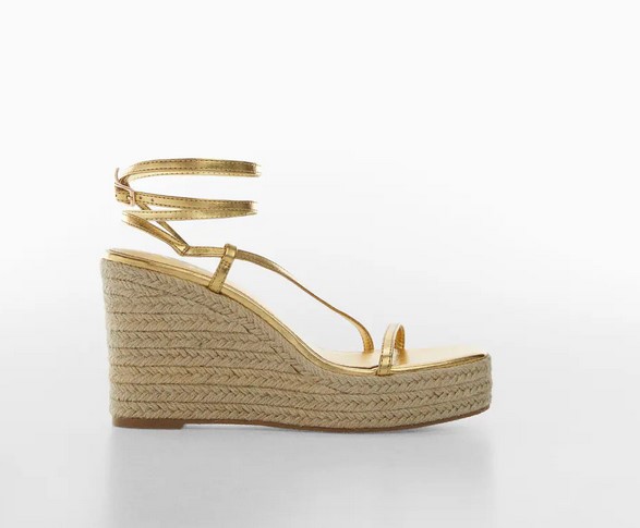 Las sandalias metalizadas de Mango que te valdrán para todo: tienen 10 euros de descuento