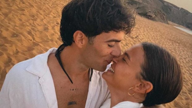 Laura Escanes y &Aacute;lvaro de Luna durante sus vacaciones / Gtres
