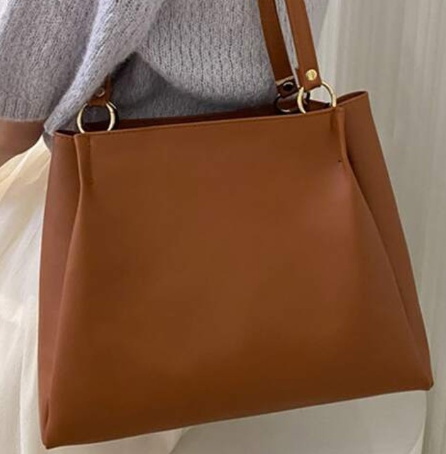 Shein clona el bolso m&aacute;s m&iacute;tico de Ralph Lauren y lo vende a 8 euros