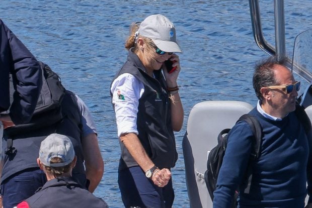 La infanta Elena visitando a su padre / GTRES