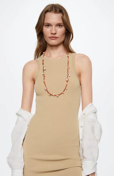 Un vestido de punto de canal&eacute; por 17 euros s&oacute;lo pod&iacute;a estar en Mango Outlet y lo queremos