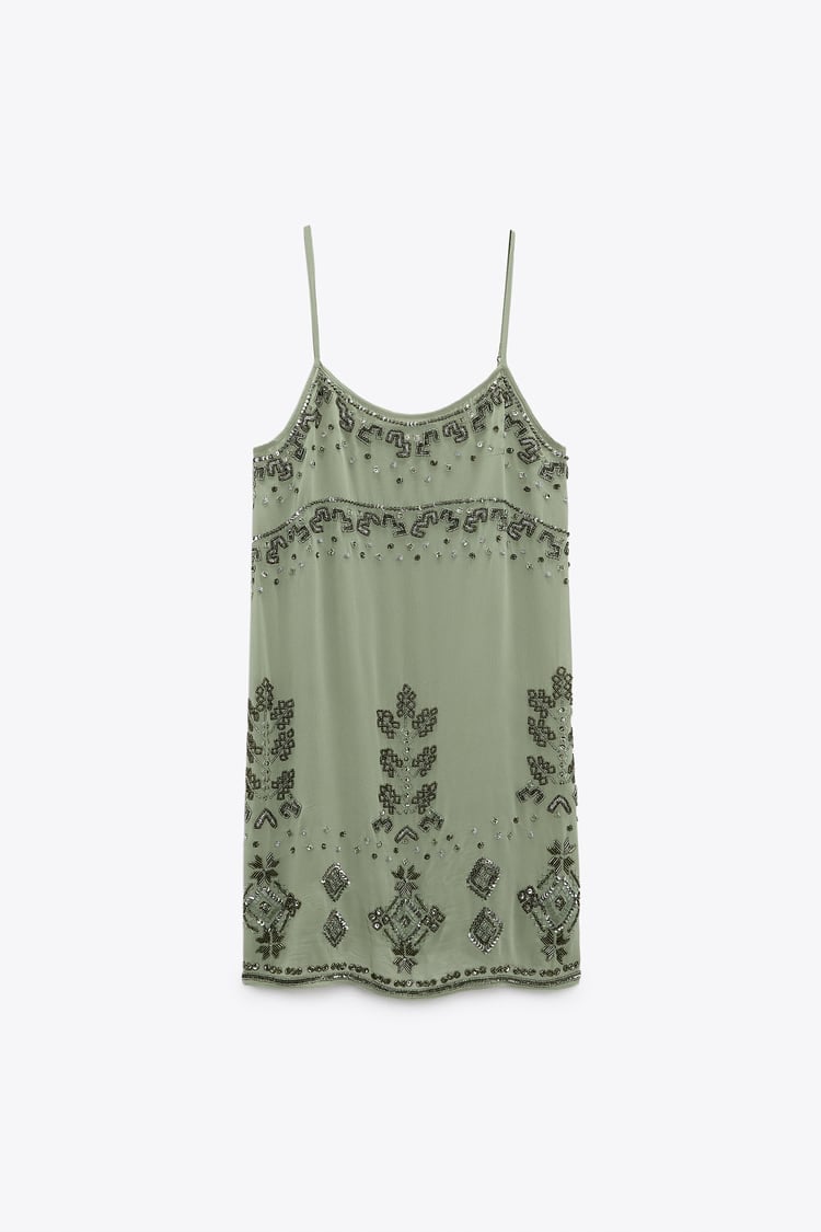 El vestido bordado m&aacute;s especial de Zara que ha enamorado a todas las famosas
