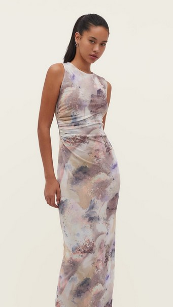 5 vestidos midi de Zara, Mango y Stradivarius que tienes que fichar ya