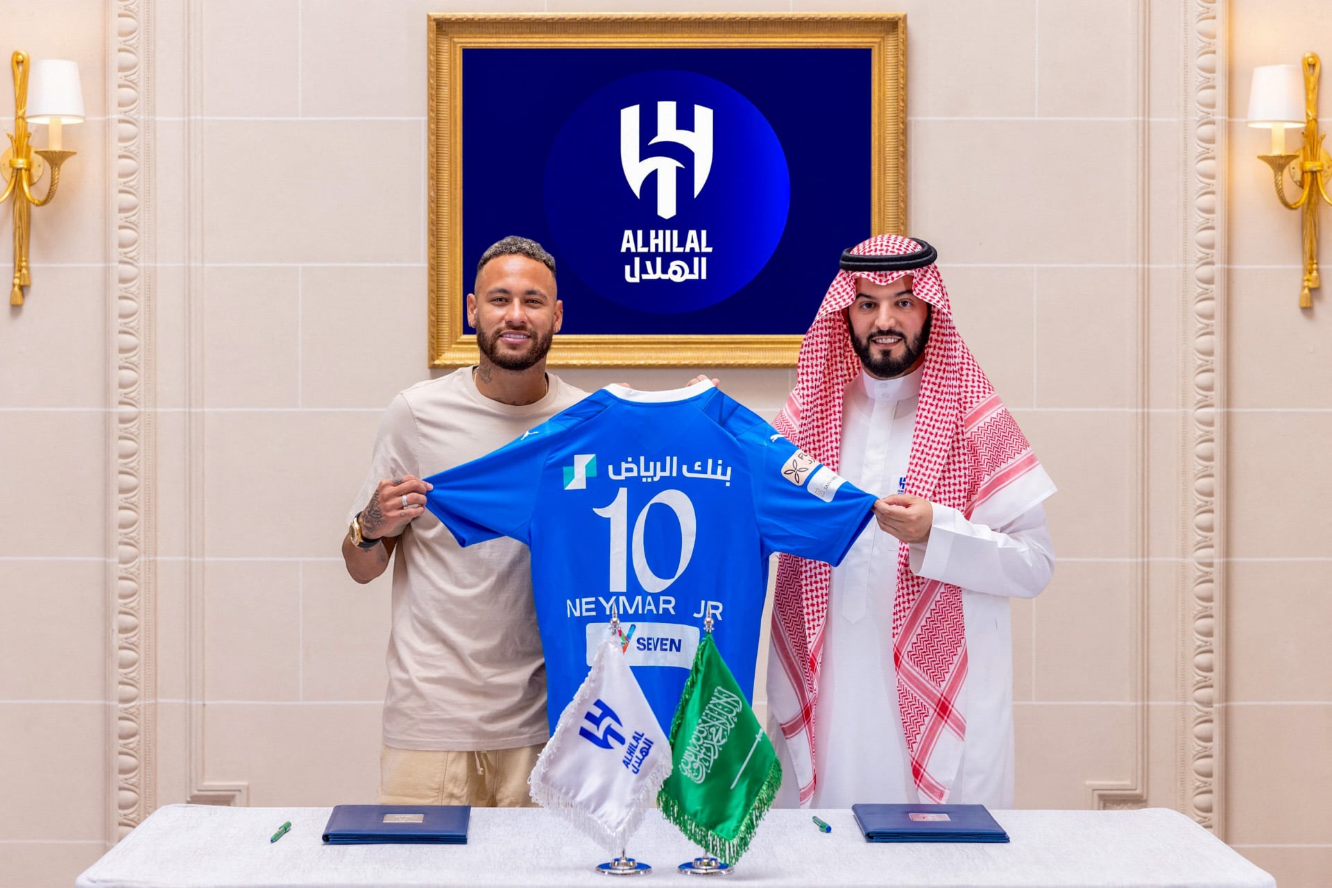 Neymar, en su presentaci&oacute;n con Al Hilal