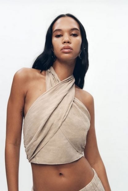 Zara adora el escote halter