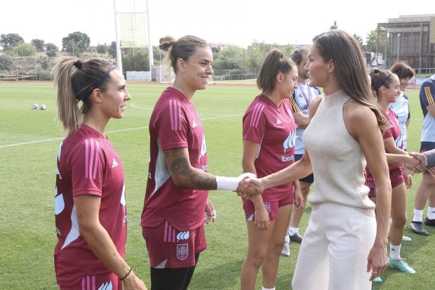 Letizia con la Selecci&oacute;n Espa&ntilde;ola de f&uacute;tbol femenino / Gtres