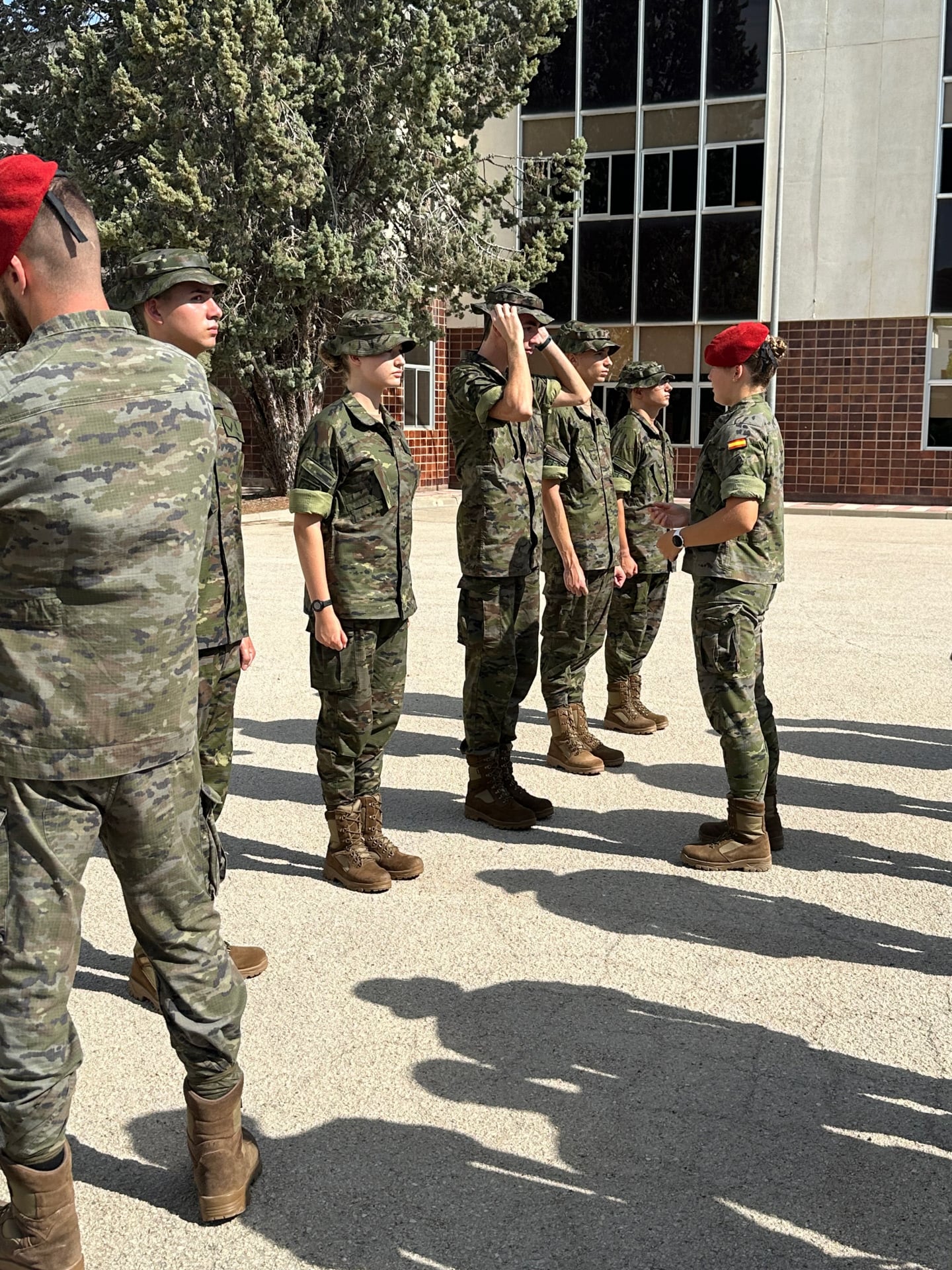 Primeras im&aacute;genes de la princesa Leonor vestida de militar / Gtres