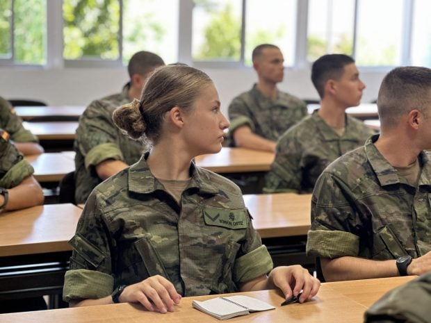 Primeras im&aacute;genes de la princesa Leonor vestida de militar / Gtres