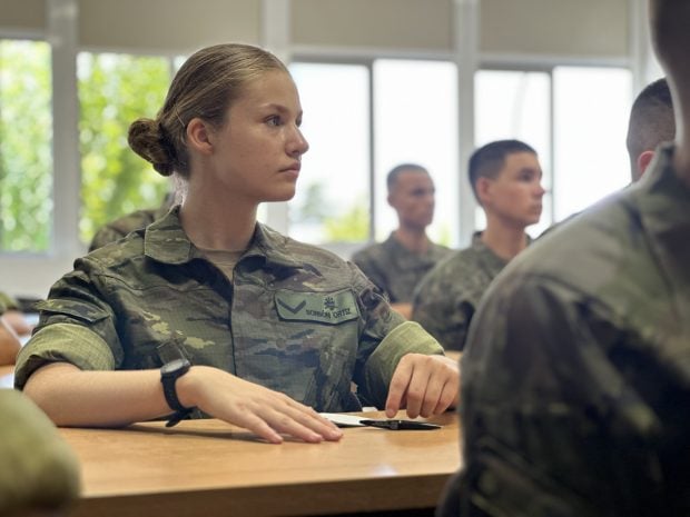 Primeras im&aacute;genes de la princesa Leonor vestida de militar / Gtres