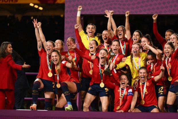 Letizia con las campeonas / GTRES