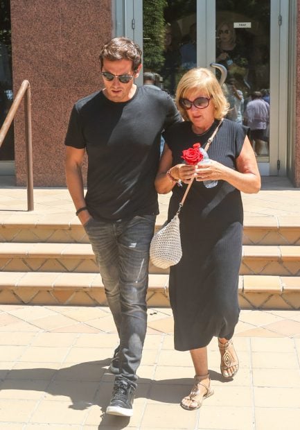 Albert Rivera junto a su madre / Gtres