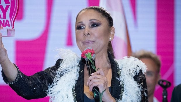 Isabel Pantoja durante la fiesta del Orgullo LGTB en Madrid/ Gtres