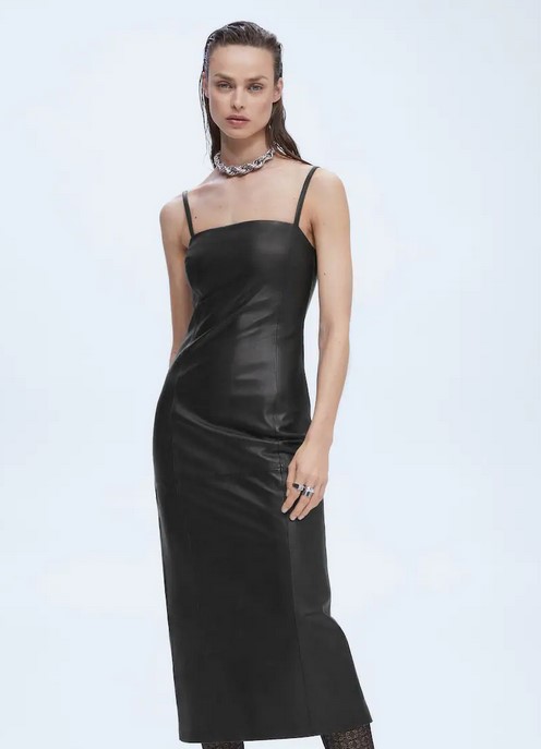 El &lsquo;little black dress&rsquo; de cuero va a ser la prenda estrella de este oto&ntilde;o-invierno. Palabra de Hailey Bieber