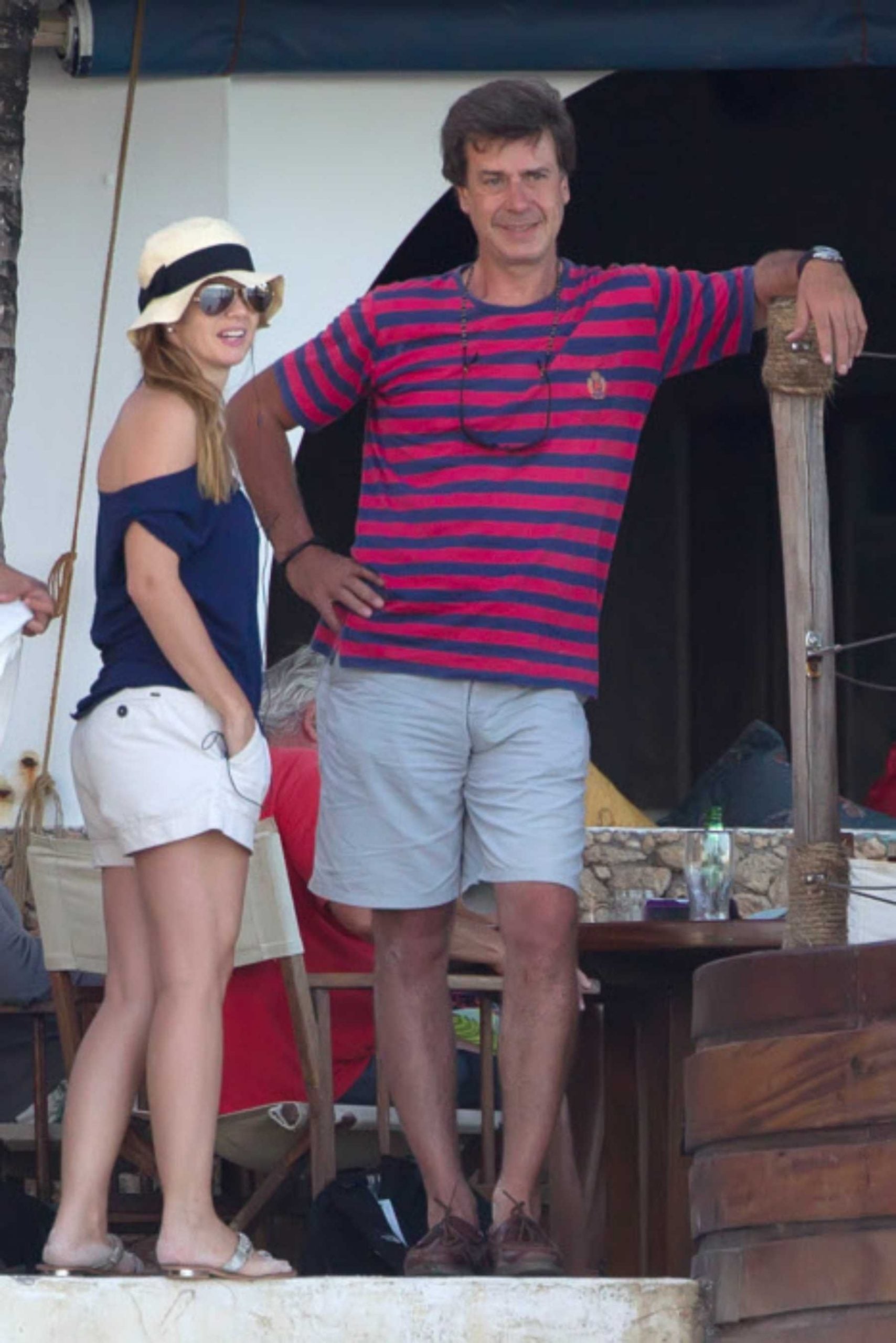 Cayetano Mart&iacute;nez de Irujo y Genoveva Casanova durante unas vacaciones / Gtres