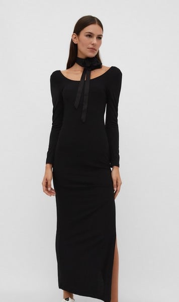Vuelve el estilo g&oacute;tico y Stradivarius tiene el vestido definitivo para no pasar desapercibida