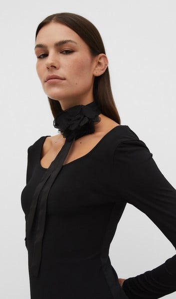 Vuelve el estilo g&oacute;tico y Stradivarius tiene el vestido definitivo para no pasar desapercibida