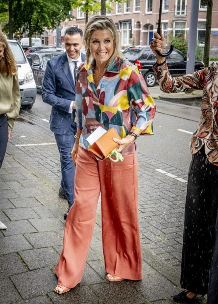 M&aacute;xima de Holanda luciendo un bolso de rana / Gtres