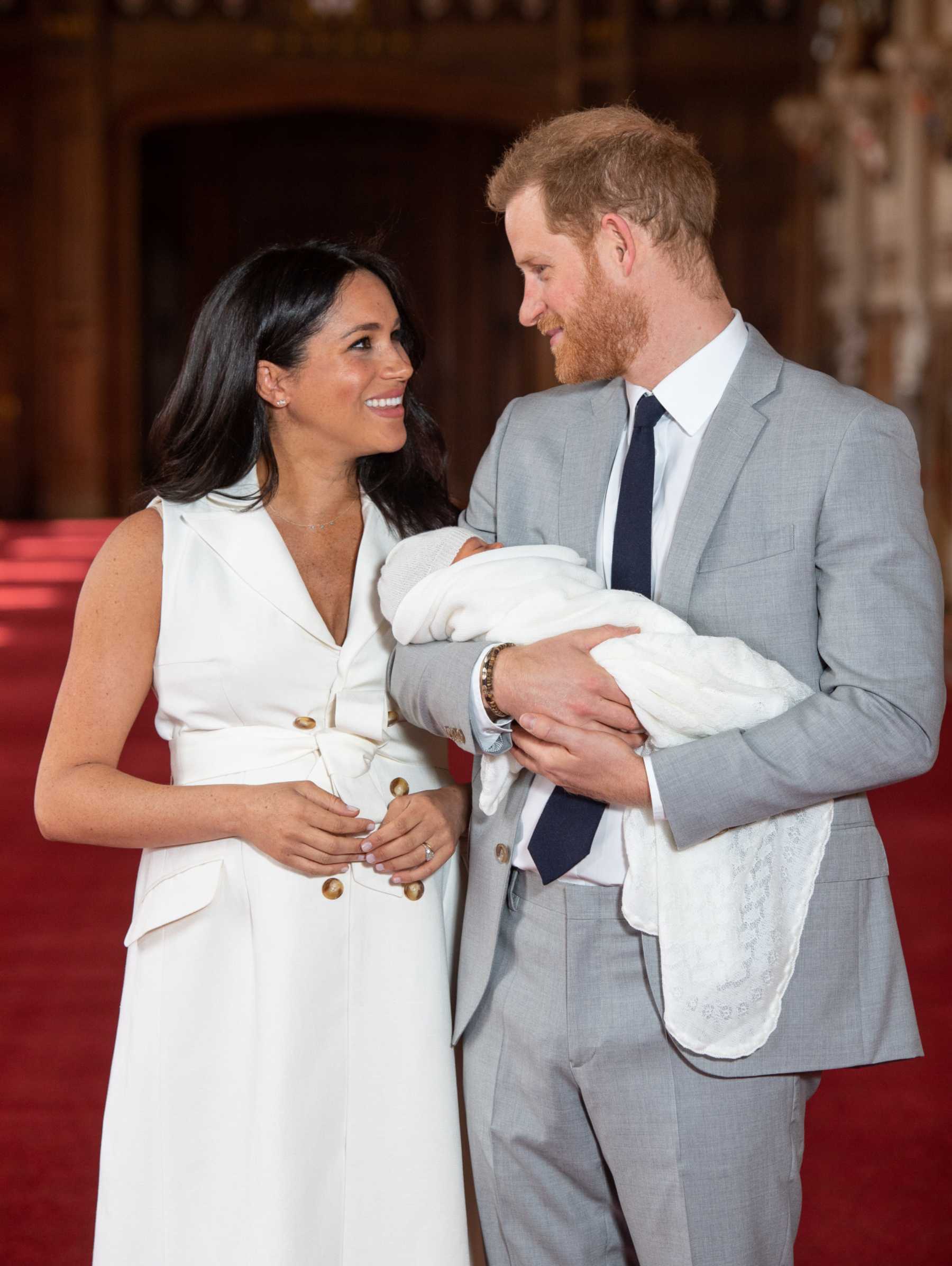 El pr&iacute;ncipe Harry y Meghan Markle con su hijo Archie / Gtres