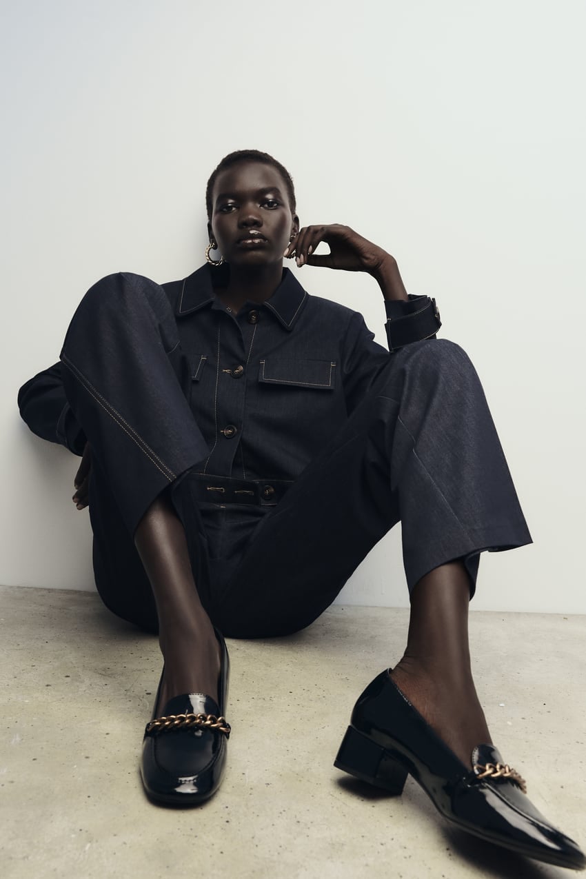 Todo el mundo habla de ellos: &iquest;ya tienes el mocas&iacute;n de tac&oacute;n medio de Zara ideal para la oficina?