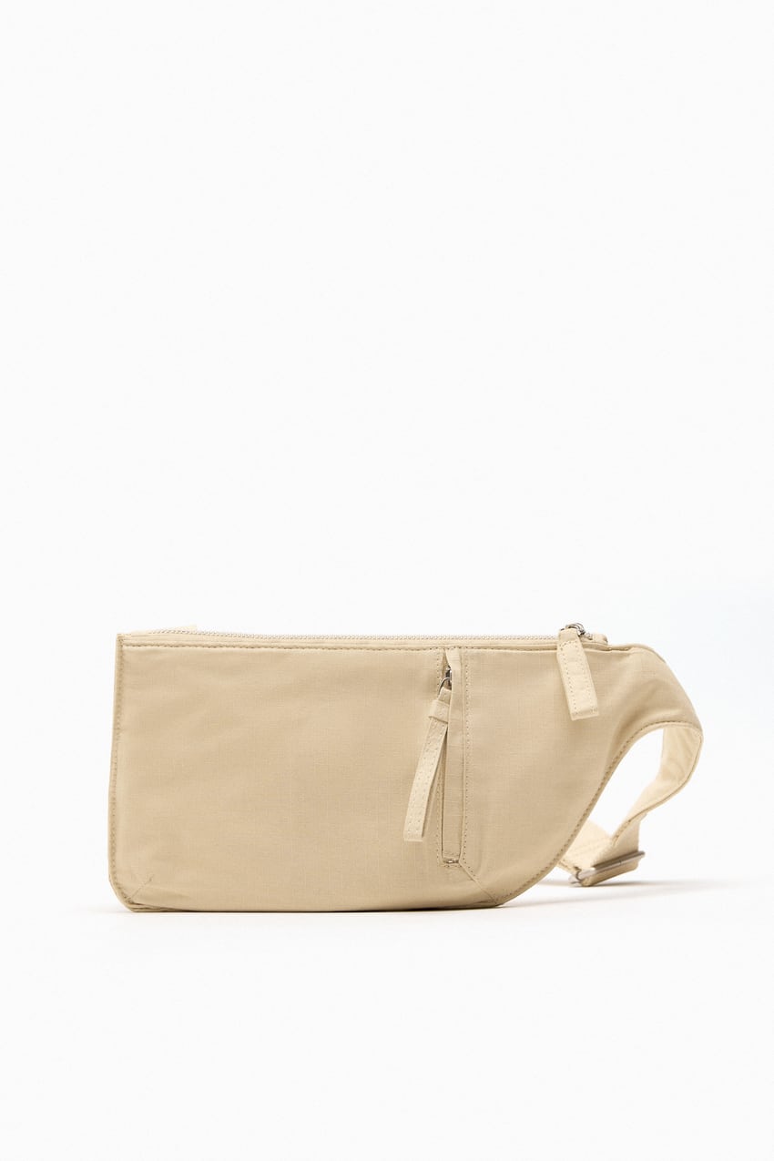 Zara apuesta por los looks de los 80 con este bolso ri&ntilde;onera que estar&aacute; en todas las pasarelas