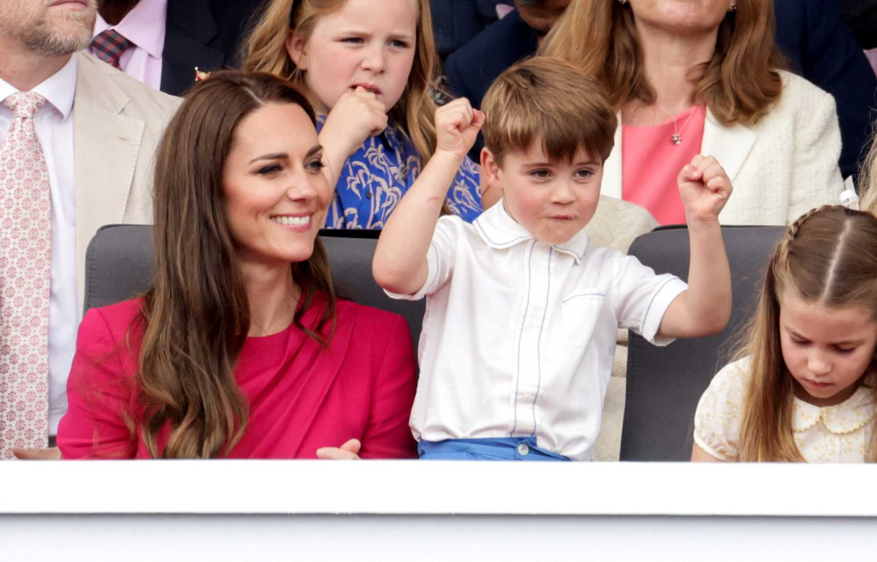 El pr&iacute;ncipe Louis y su madre, la princesa Catalina en un acto oficial / Gtres