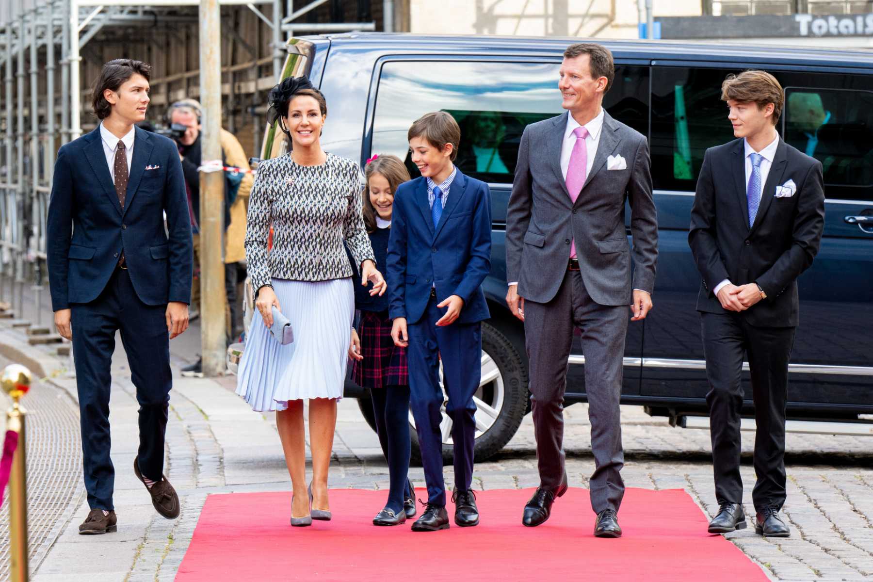 El pr&iacute;ncipe Joaqu&iacute;n de Dinamarca junto a su esposa e hijos / Gtres