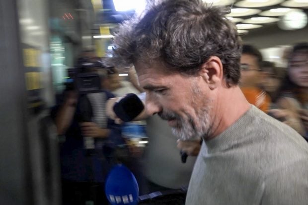 Rodolfo Sancho tras aterrizar en Madrid / GTRES