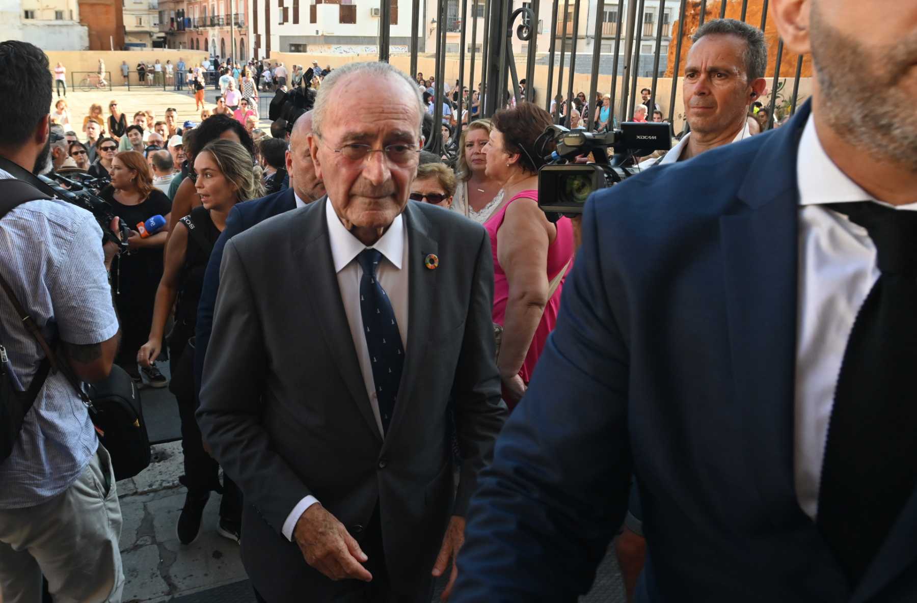 El alcalde de M&aacute;laga en la misa funeral a Mar&iacute;a Teresa Campos / Gtres