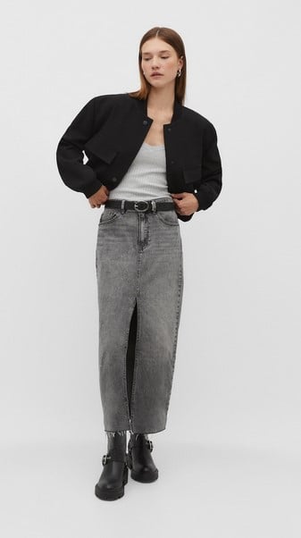 Stradivarius tiene la falda vaquera con la que arrasaras: el must de la temporada que no puedes dejar escapar