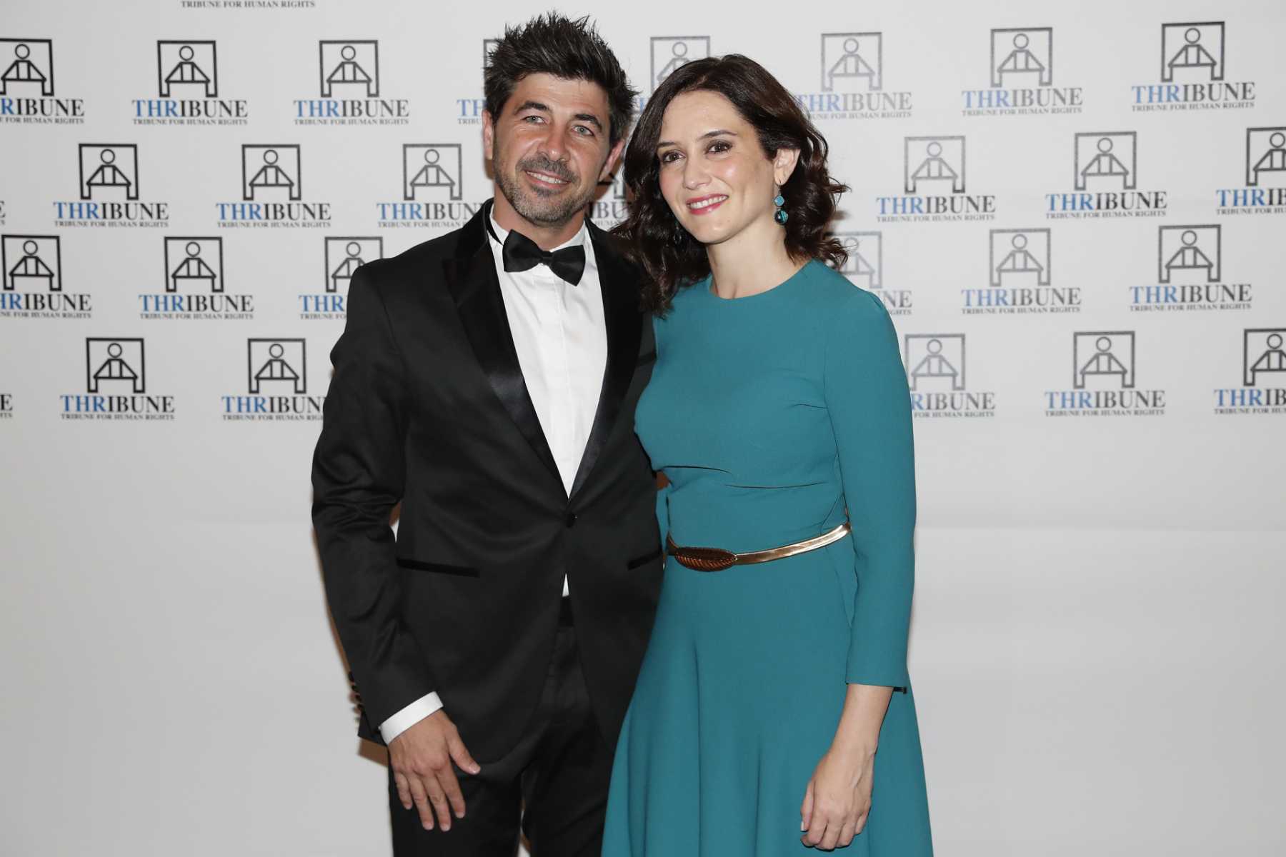 Jairo Alonso e Isabel D&iacute;az Ayuso en un acto / Gtres