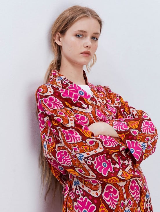 Sfera rebaja el kimono largo que va a ser tu salvación durante el entretiempo