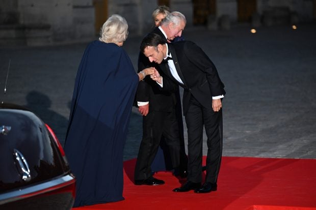 Camila reina, Macron