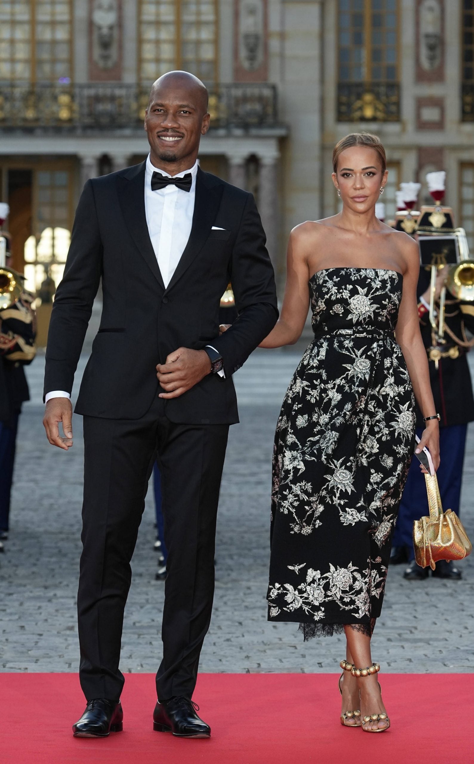 Didier Drogba y su pareja, Gabrielle Lemaire en Versalles/ Gtres