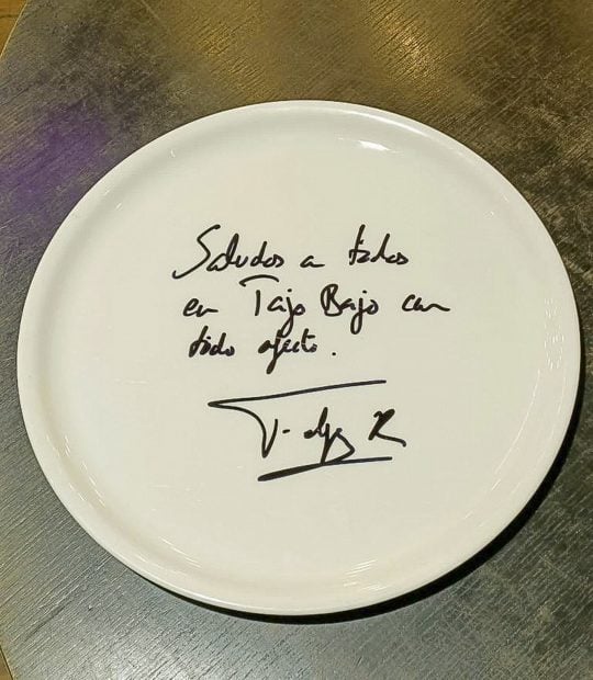 El plato que ha firmado el Rey Felipe VI / GTRES
