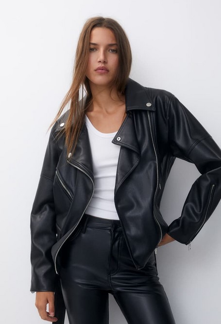 El estilo biker es tendencia este oto&ntilde;o y Pull and Bear lo tiene claro sacando su chaqueta biker 'best seller'