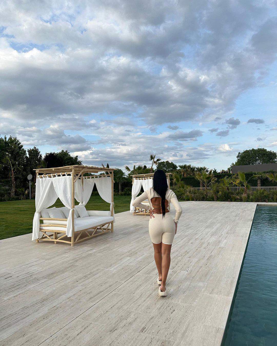 Georgina Rodr&iacute;guez, en su piscina